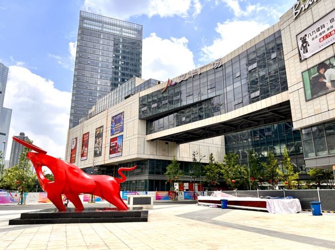 Completed retail frontage and public plaza at Chengdu Wenhua Plaza